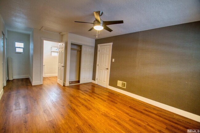 Building Photo - 550 W 10th St