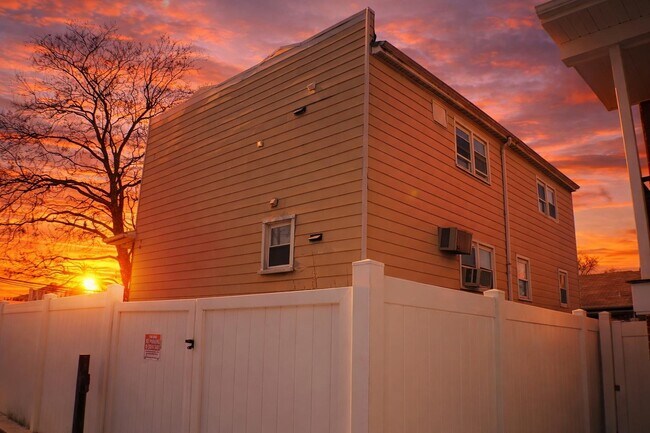 Building Photo - 300 Cator Ave