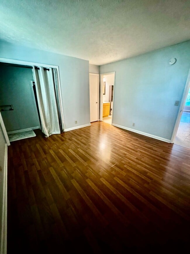 Building Photo - 5144-5158 Linbar Dr.
