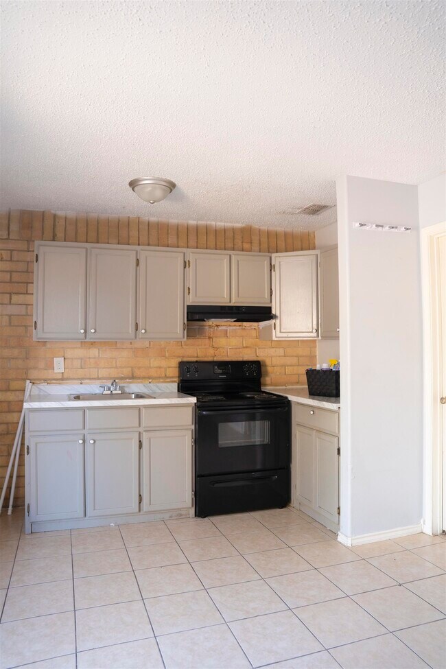 Building Photo - 311 Soria Dr