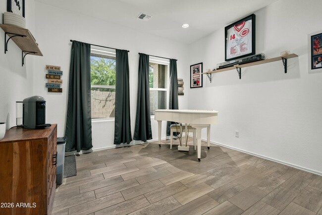 Building Photo - 652 Brindle Dr