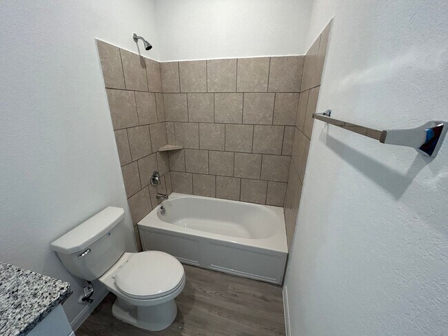 Building Photo - Dual Primary Suites! Spacious Home w/ Open Kitchen & Community Pool!