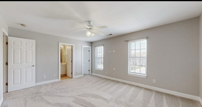 Building Photo - 305 S Square Dr