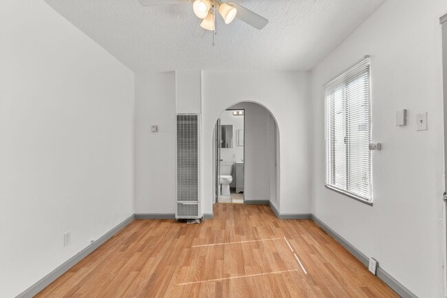Interior Photo - 2652-2728 E 15th Street