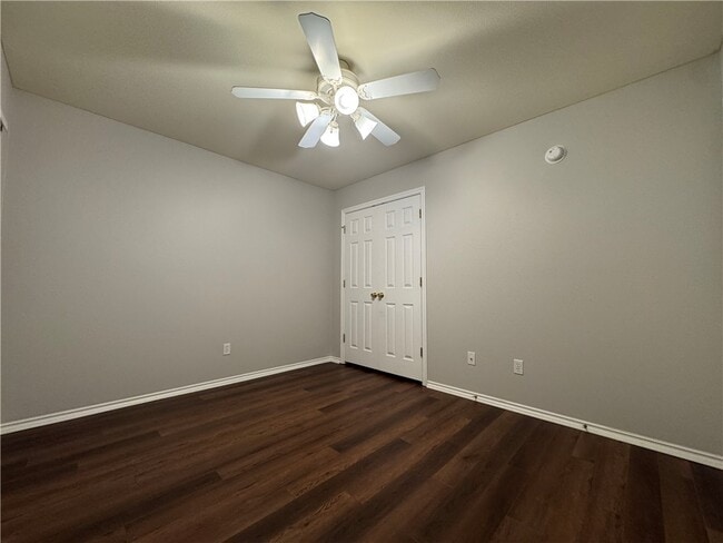 Building Photo - 1582 Willowbrook Dr