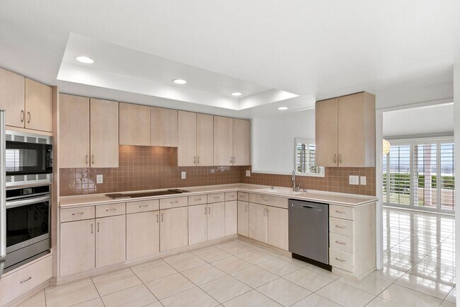 Building Photo - Charming 2 Bedroom Coastal Retreat with Pa...