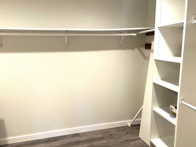 Building Photo - Serene, private setting in the Seahurst neighborhood