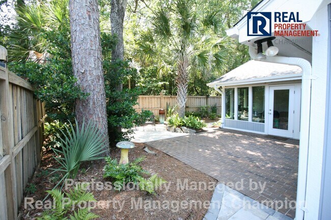 Building Photo - 3 BD/2.5 BA Home in MacCumber Terrace Neighborhood Minutes from Wrightsville Beach