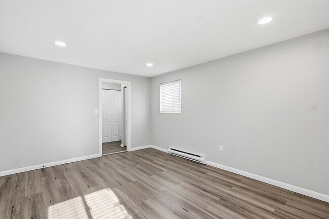 Building Photo - 18 Fountain Ln