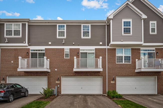Building Photo - 2923 Madison Dr