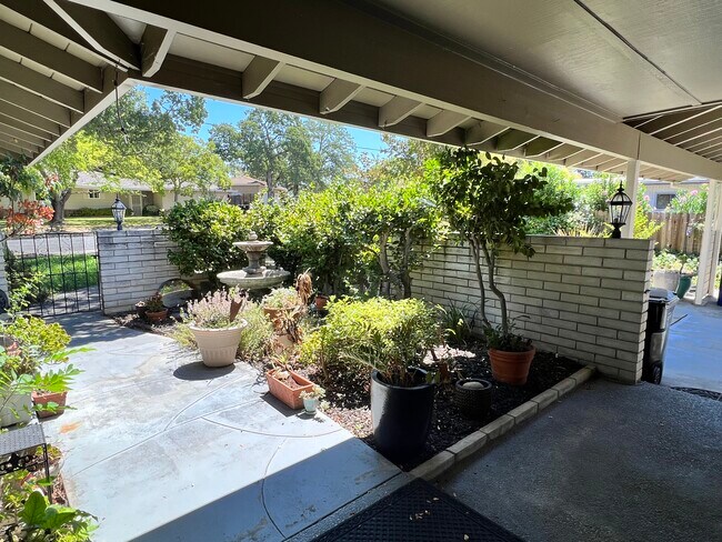 Building Photo - 4425 Las Encinitas Dr