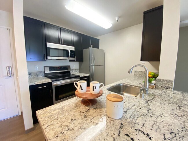 Building Photo - Advent - Beautiful & Bright Two Bedroom W/...