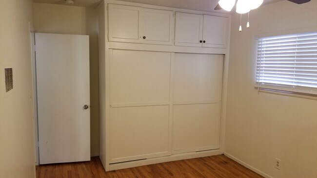 Building Photo - 7114 Haskell Ave