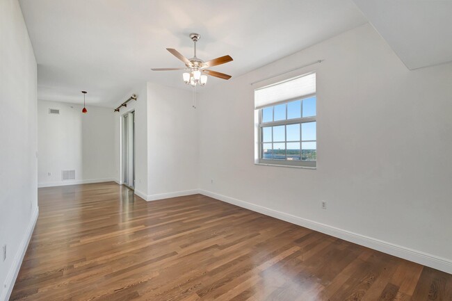 Building Photo - 610 Clematis St