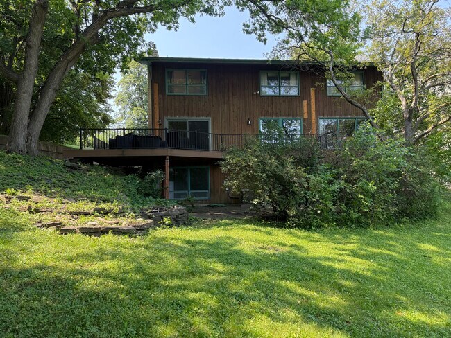 Building Photo - 6912 E Fish Lake Rd