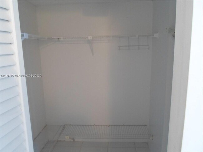 Building Photo - 20225 NE 34th Ct