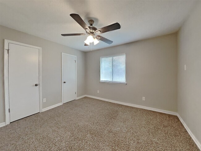 Building Photo - 3238 Lindenfield Dr