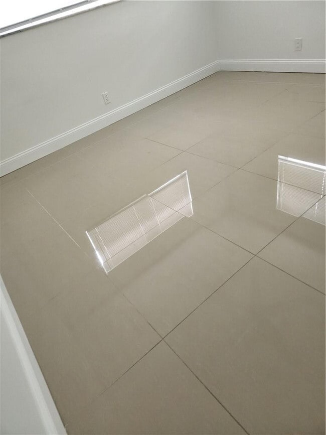 Building Photo - 9911 Sandalfoot Blvd