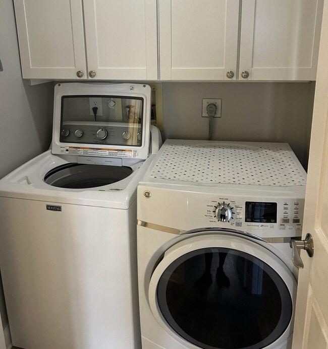 Building Photo - 7716 SE Sugar Sand Cir