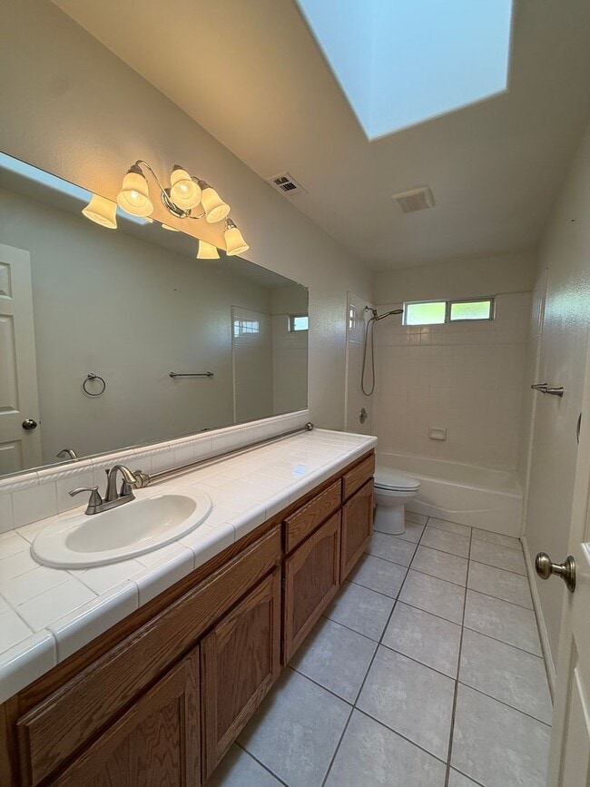 Building Photo - Rolling Hills Single Story Home Includes All Basic Utilities