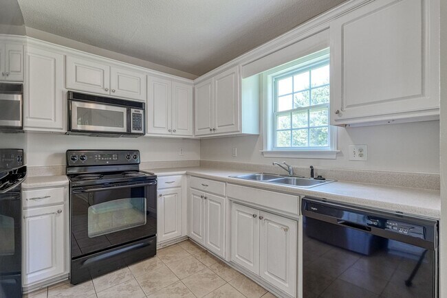 Building Photo - 567 Seays Crest Dr