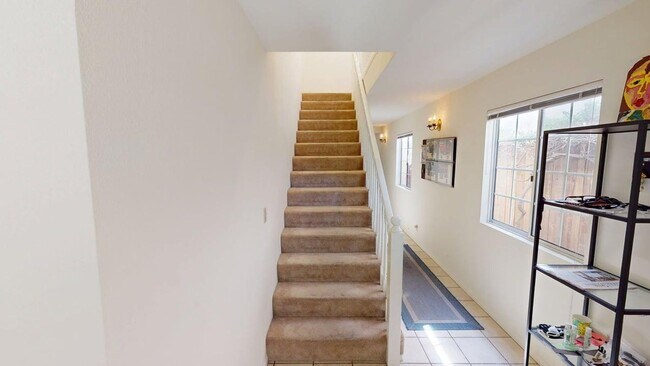 Building Photo - Spacious 4 Bedroom 3.5 Bathroom Coronado H...