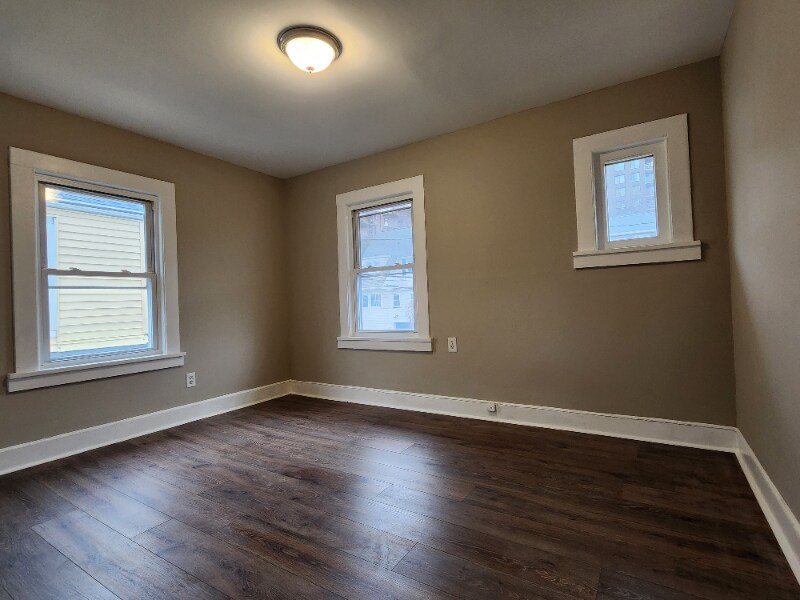 Building Photo - 376 De Wolf Pl