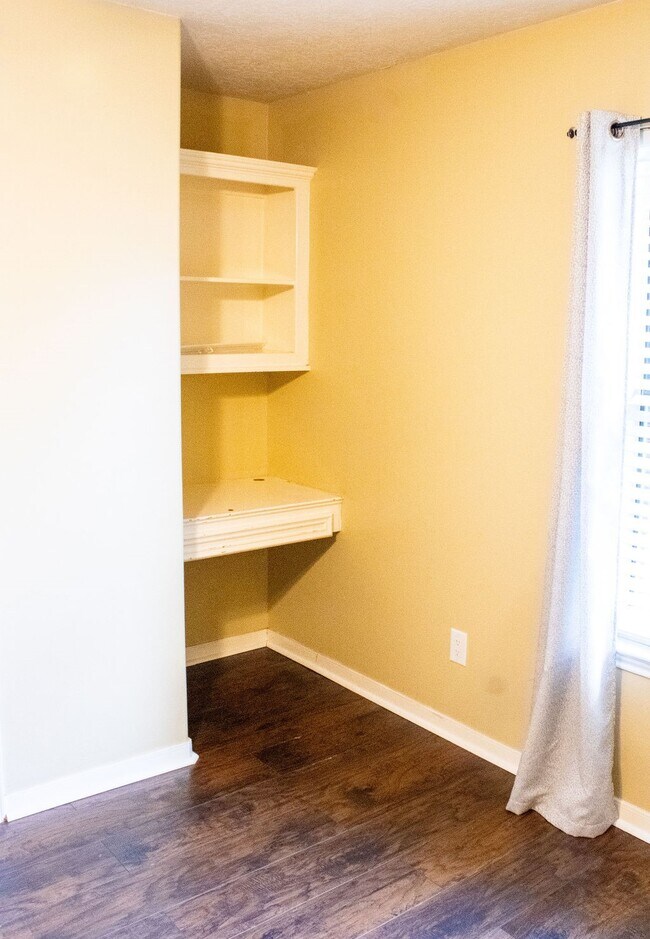 Building Photo - 9550 Thousand Oaks Loop