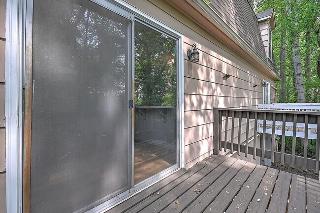 Building Photo - 252 Wildwood Dr