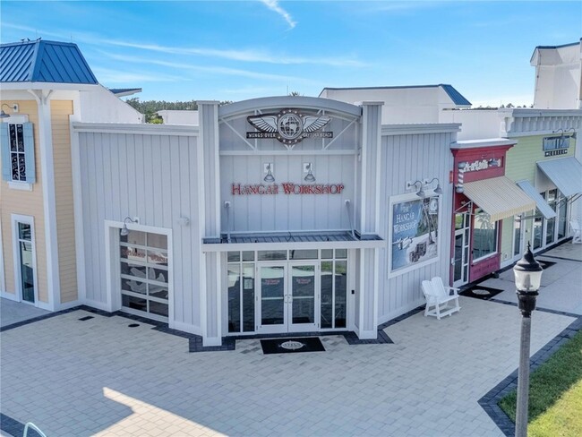 Building Photo - 215 Summertime Pl