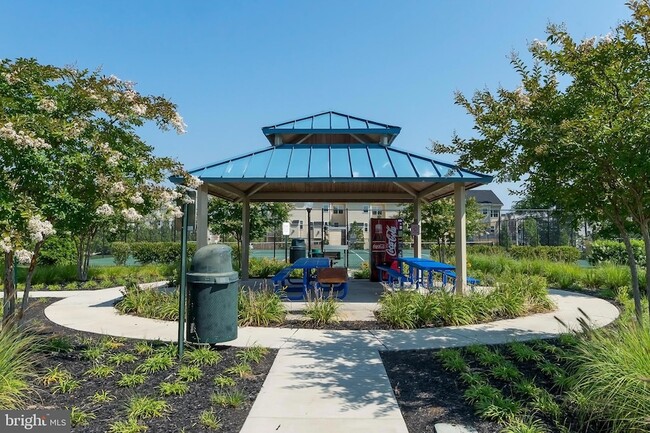 Building Photo - 7530 Stonehouse Run Dr