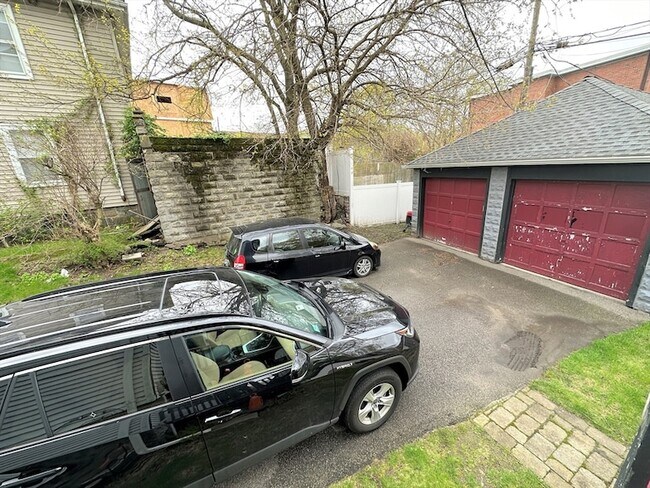 Building Photo - 17 Bentley St