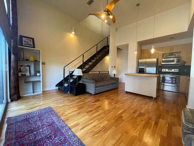 Building Photo - 3 Story Luxury Loft In The NW! Available F...