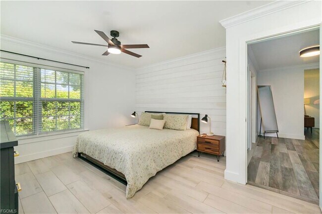 Building Photo - 1320 Lake Shore Dr