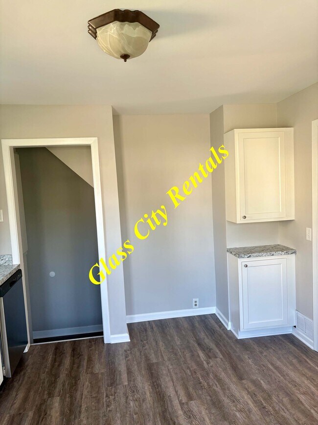 Building Photo - 3217 Escott Ave