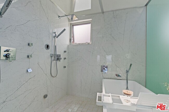 Building Photo - 28405 Via Acero