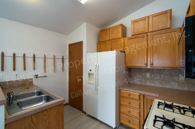 Building Photo - 2302 Turquoise St