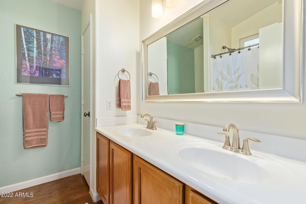 Master Bath - 3209 N 130th Ave