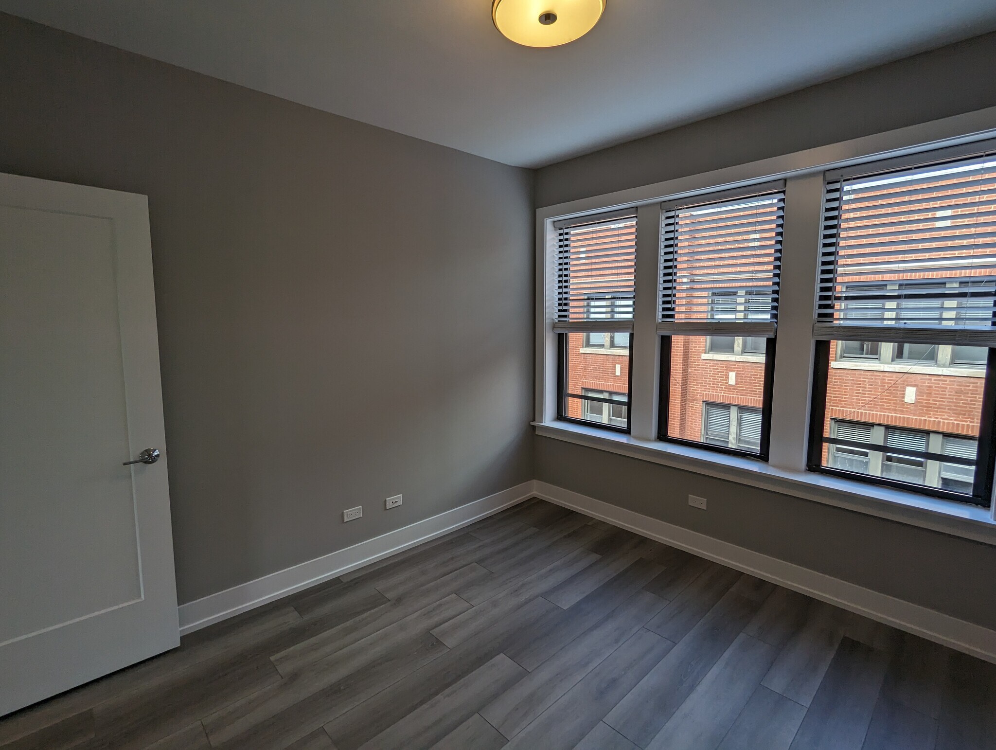 Building Photo - 3935 N Janssen Ave