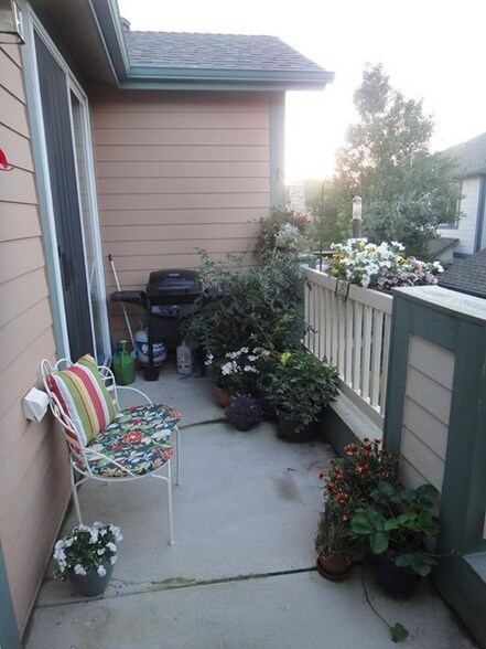 Building Photo - 2862 Kansas Dr