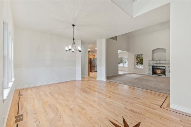 Building Photo - Quiet, Convenient, and Spacious 5 Bedroom 4 Bathroom Home