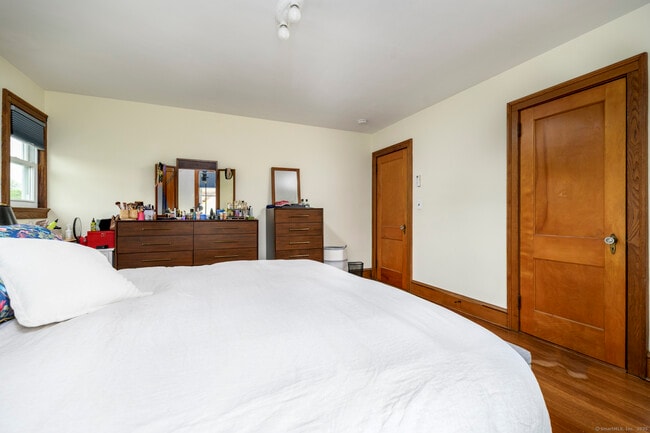 Building Photo - 291 Delavan Ave
