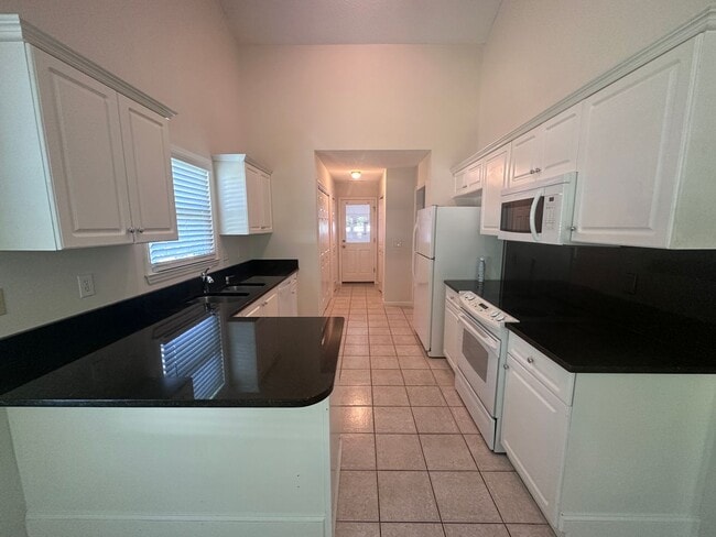 Building Photo - 633 N Hampton Rd