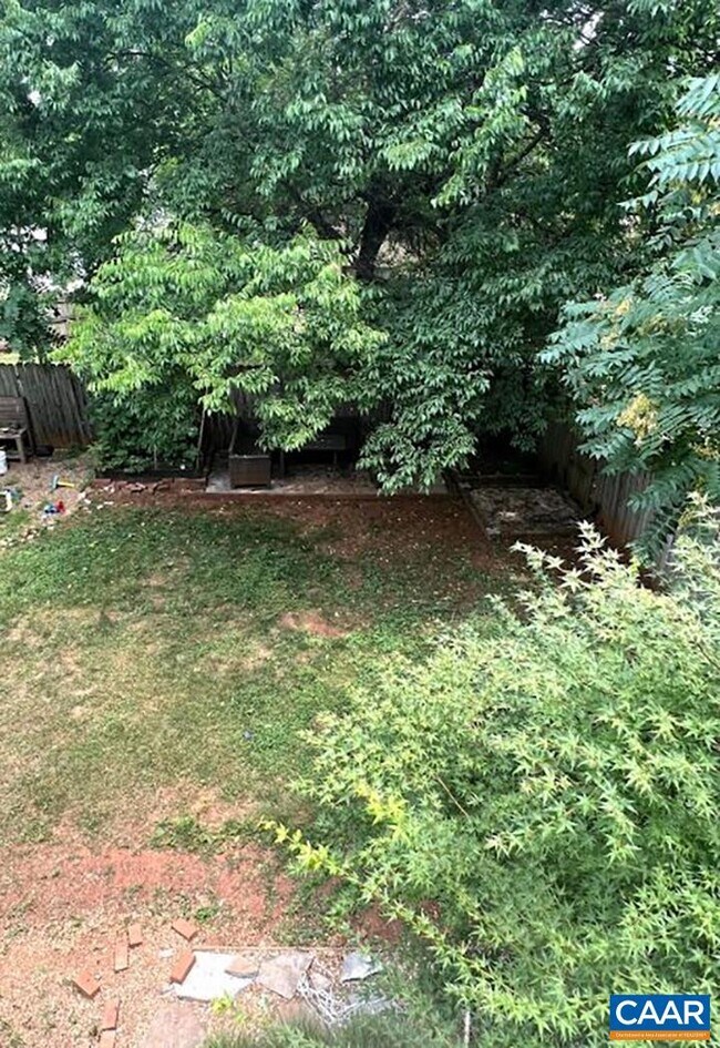 Building Photo - 123 Danbury Ct