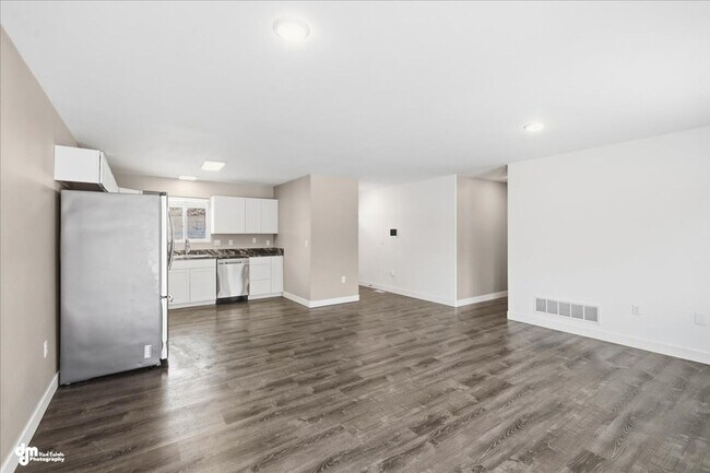 Building Photo - 3 BEDROOM | 2 BATHROOM | ACROSS FROM SCHOOLS