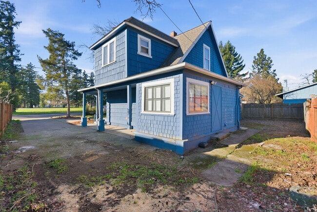 Building Photo - 5020 SE 92nd Ave