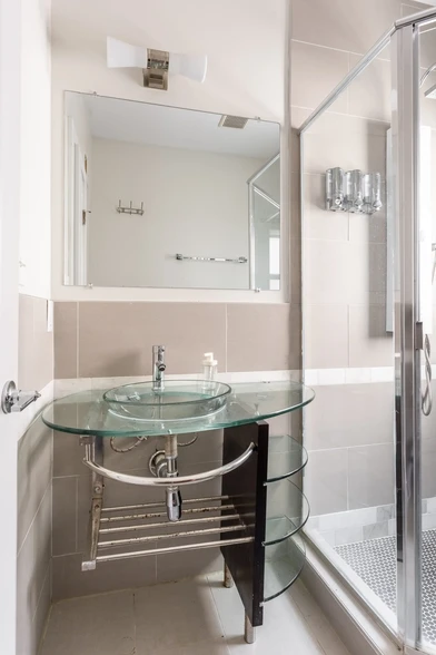 Top Floor Hall Bath - 2207 Flagler Pl NW
