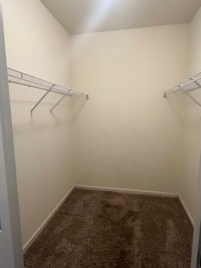 Building Photo - 5427 S Dover St