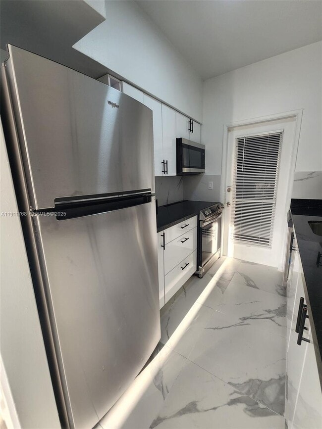 Building Photo - 2101 Normandy Dr