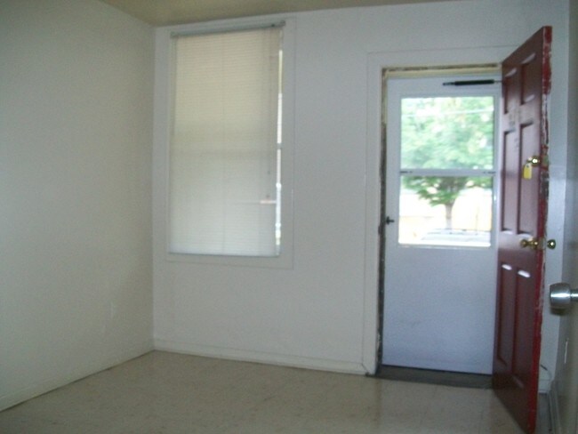 Building Photo - 313 N 33rd St